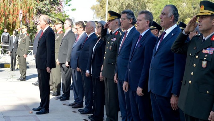 Cumhurbaşkanı Ersin Tatar, 23 Nisan Ulusal Egemenlik ve Çocuk Bayramı etkinlikleri kapsamında Lefkoşa Atatürk Anıtı önünde düzenlenen törene katıldı